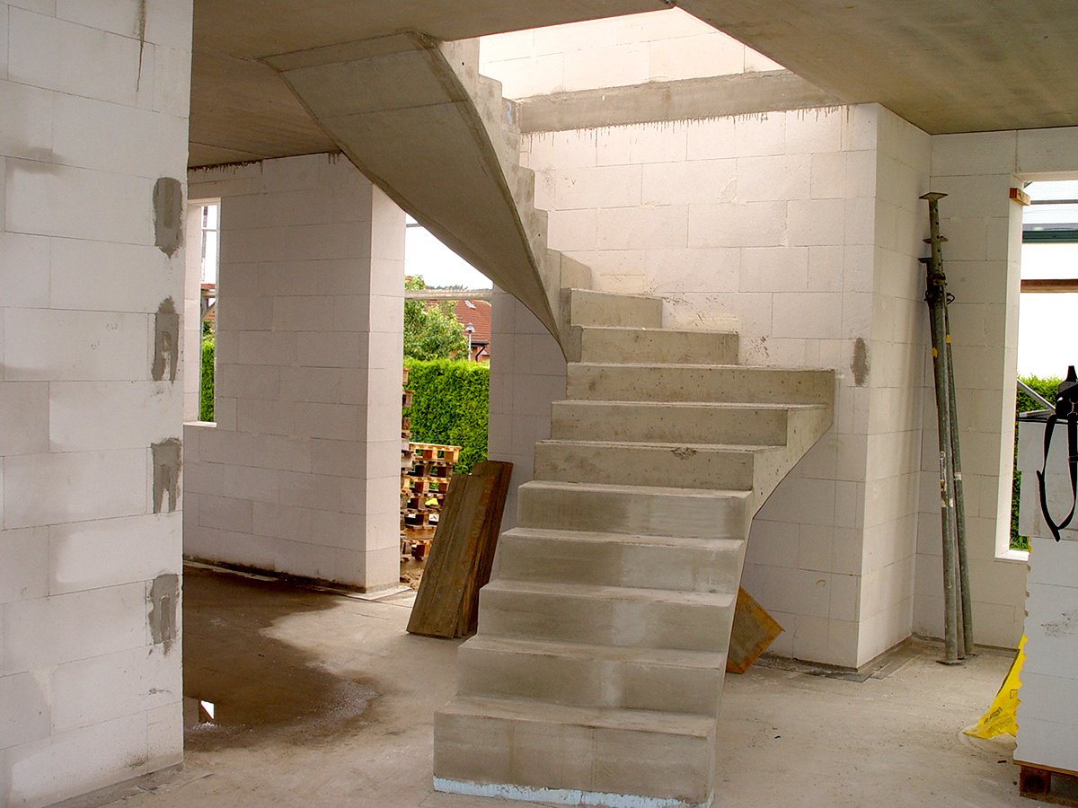 Einfamilienhaus in Pinnow mit Aufsparrendämmung und individueller Innentreppe