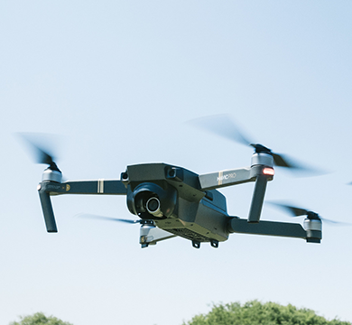 仕事道具　ドローン