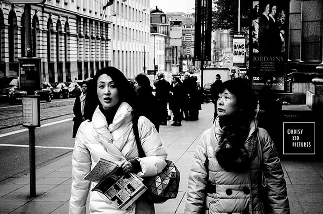 En rue et surtout à Bruxelles je suis un photographe particulièrement à l´aise et professionnel envers les entreprises axées formations