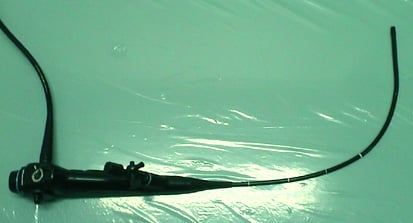 細くて柔らかな膀胱鏡です。痛みや出血がありません。