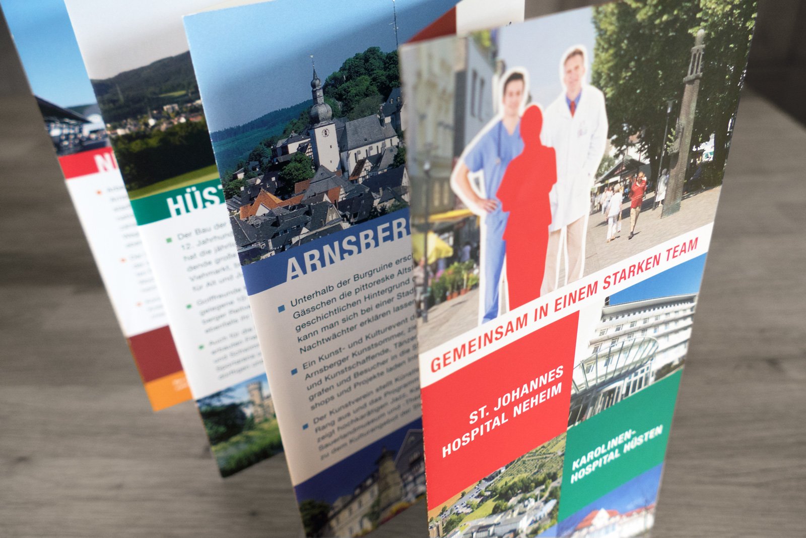 Leben und Arbeiten in Arnsberg: Infoflyer von drei Krankenhäusern