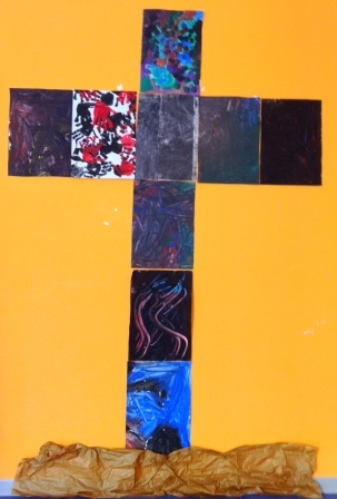 Ogni classe dona un pezzo dei suoi dipinti per formare la croce di Gesù