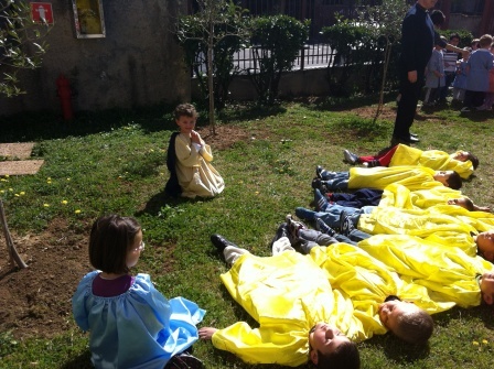 Gesù è a pregare nell'orto degli ulivi... i discepoli si addormentano