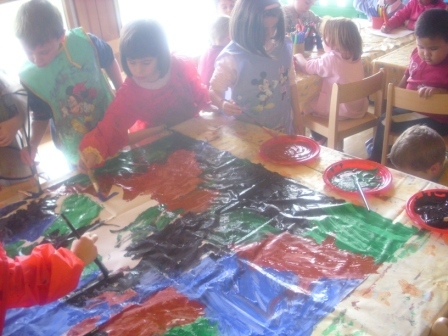 Esprimiamo la tristezza per la morte di Gesù dipingendo con colori scuri