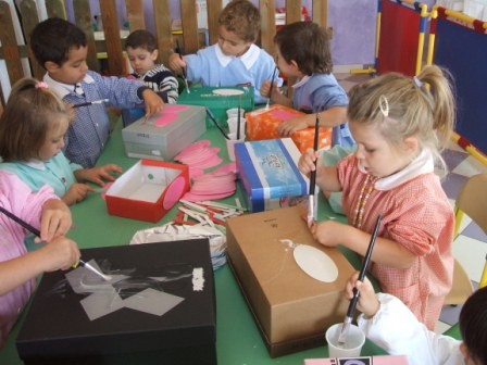 Eccoci al lavoro per costruire le nostre valigie