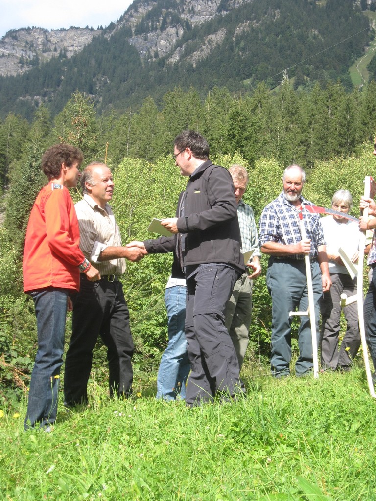 Preisübergabe durch Stefan Otz, Interlaken Tourismus