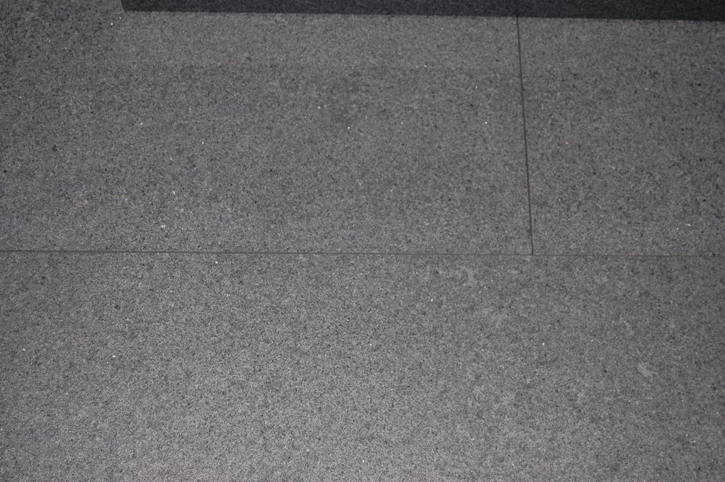 Dallage en granit "Kobra flammé"