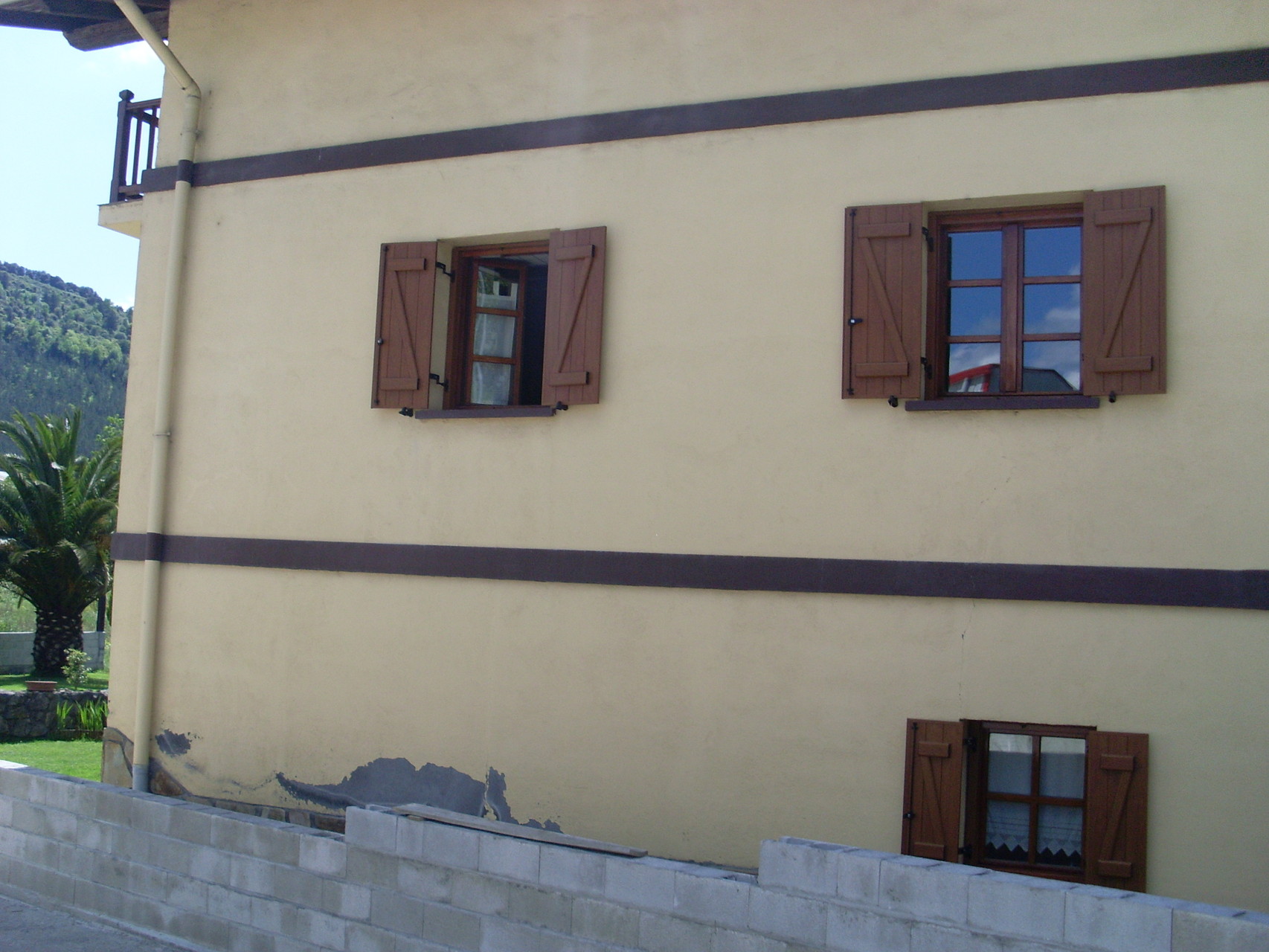 Contraventanas rústicas españoleta