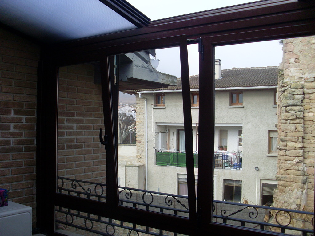 Techo móvil en aluminio marrón 8017