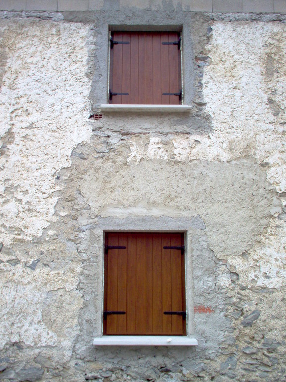 Contraventanas rústicas de aluminio