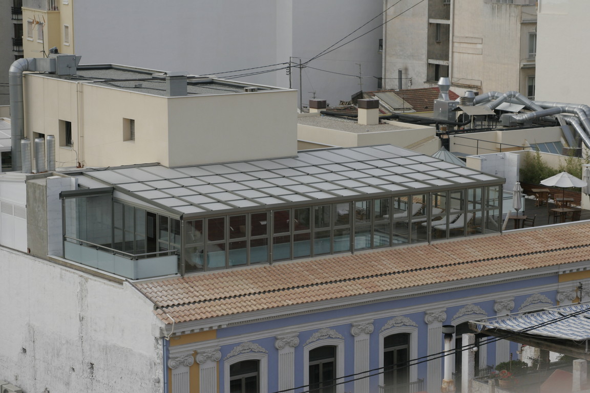 Cubierta de piscina con techo móvil