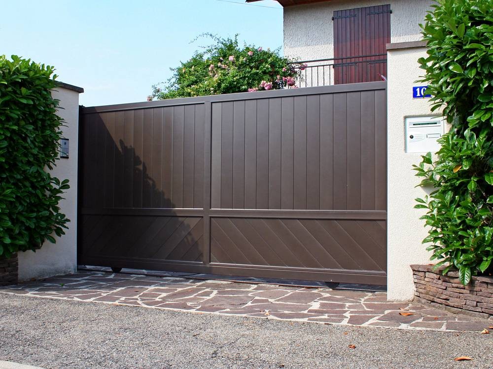 Puerta corredera modelo  ARAVIS ciega en color marrón