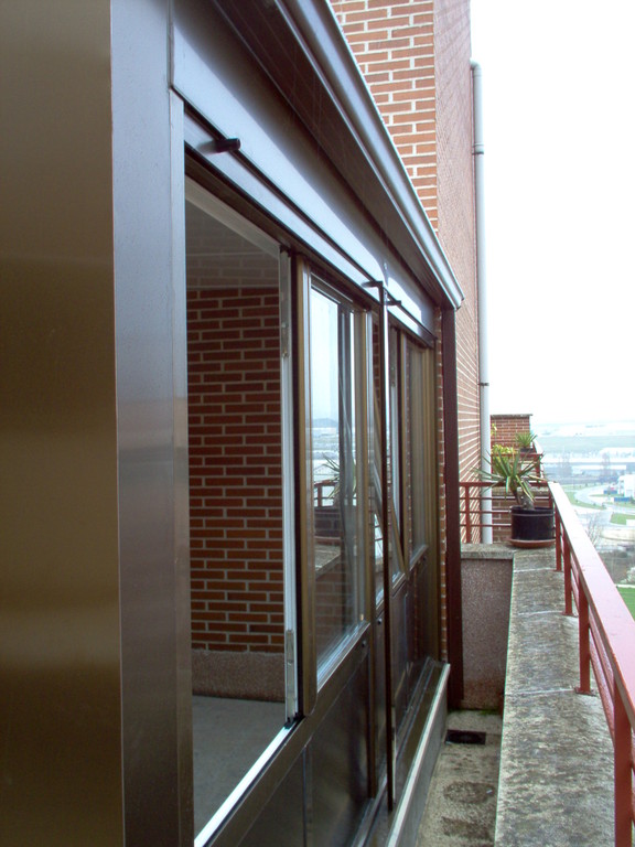 Cerramiento de terraza con panel sandwich