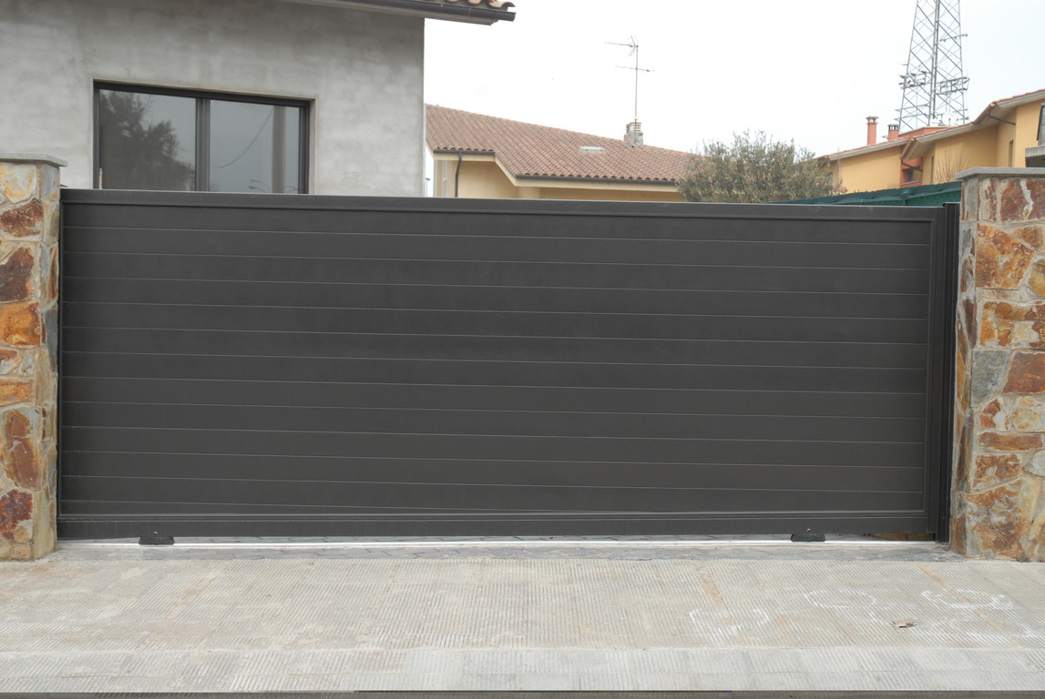 Puerta corredera modelo  ARAVIS ciega en color gris