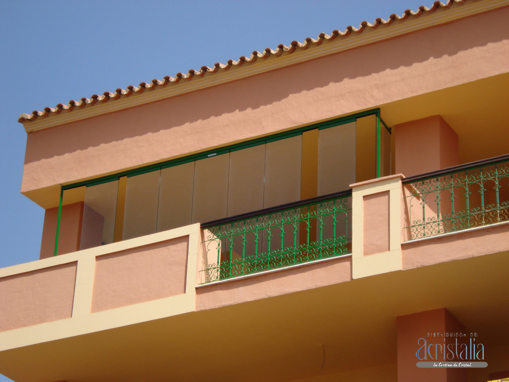 Acristalamiento de terraza mediante vidrio sin marcos
