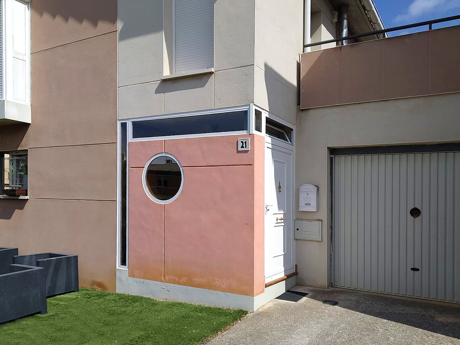 Puertas entrada aluminio molduradas Navarra