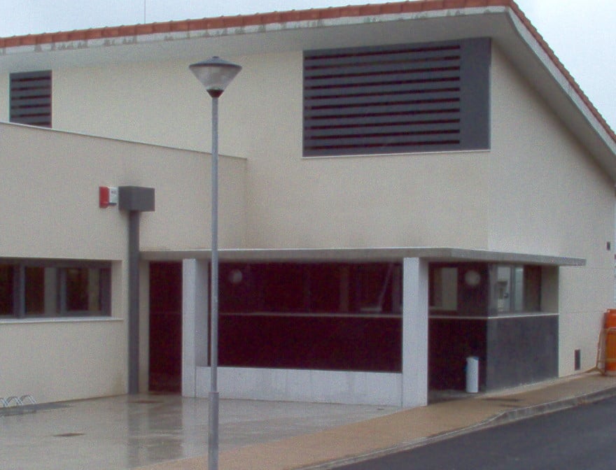 Carpinterías con rotura de puente térmico para Colegio en Lumbier