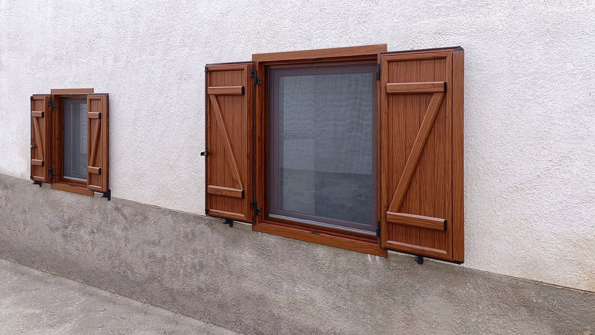 Instalación de contraventanas de aluminio rústicas en Navarra