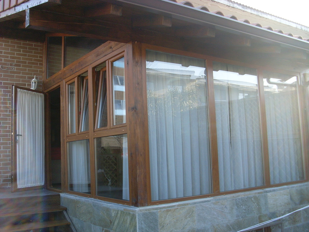 Porche con pvc en embero