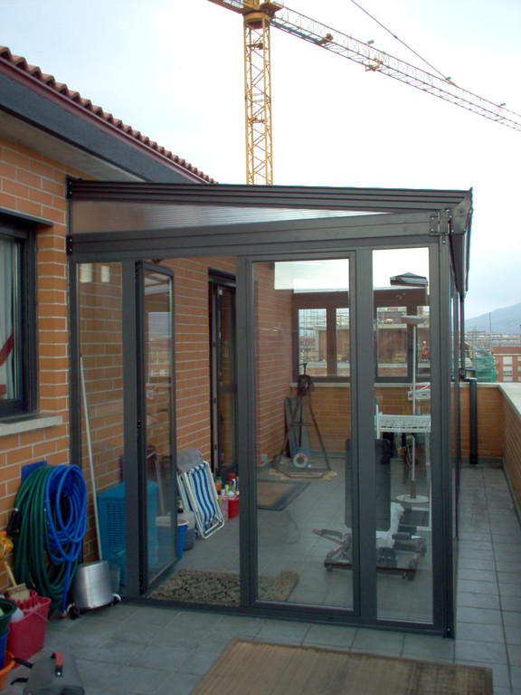 Cerramiento en aluminio color grafito