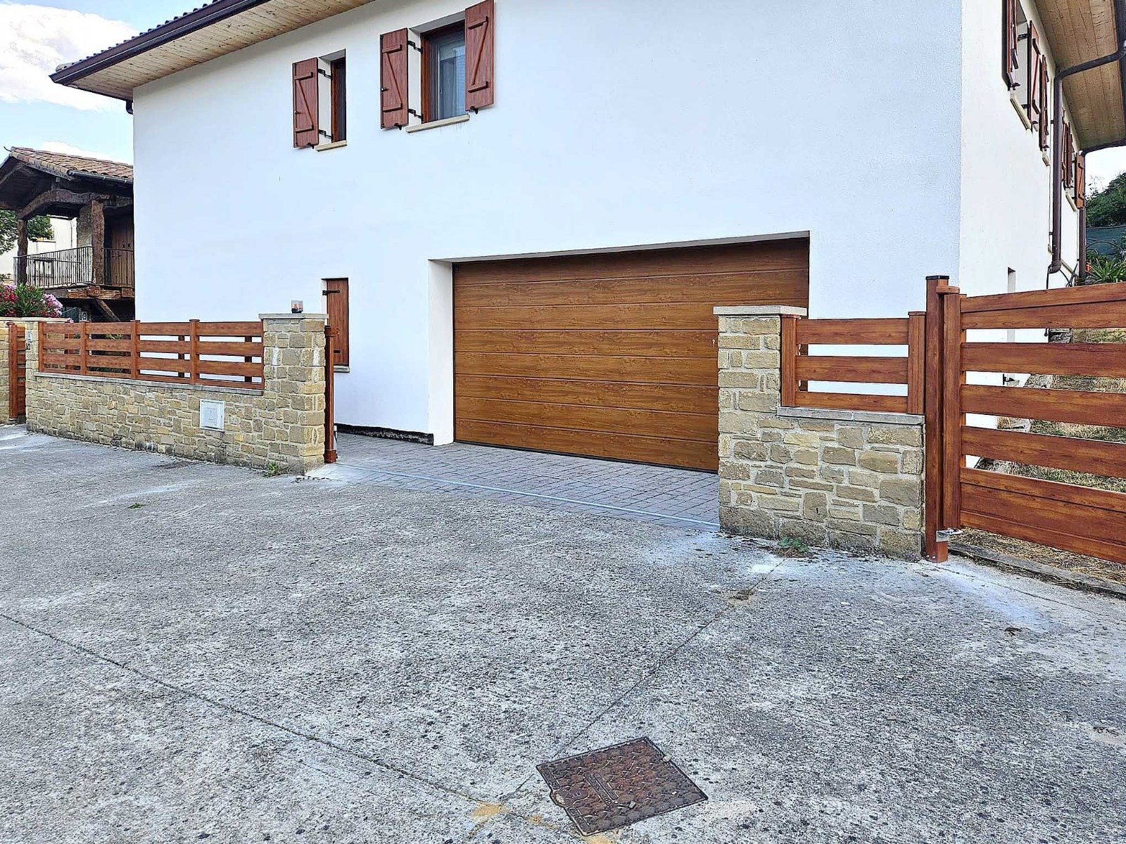 Portones aluminio correderos en Pamplona