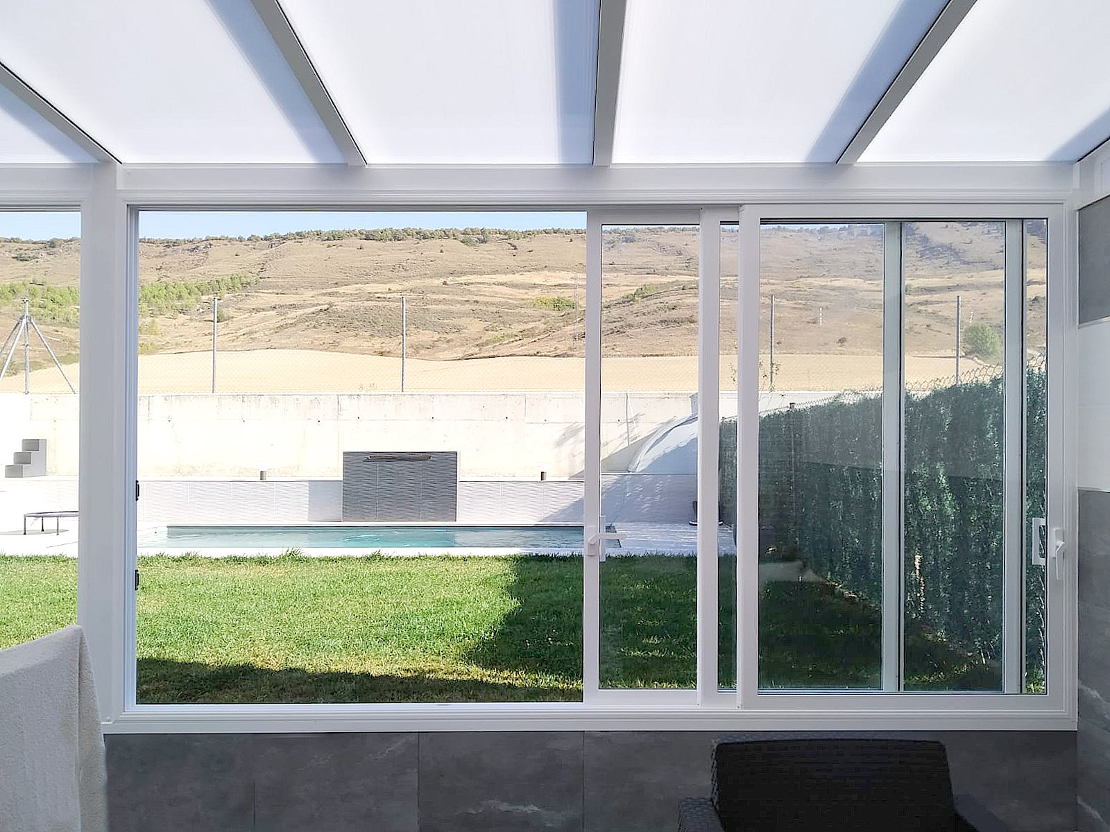 Instalación de techos fijos de aluminio en Navarra