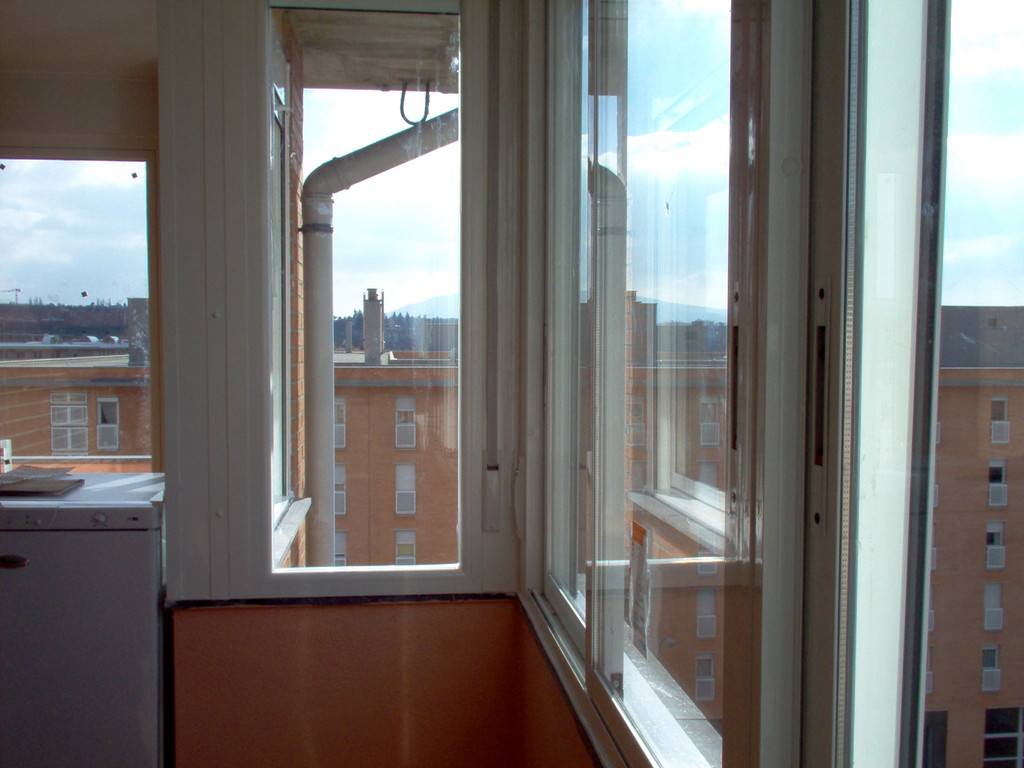 Cerramiento de terraza en aluminio lacado blanco