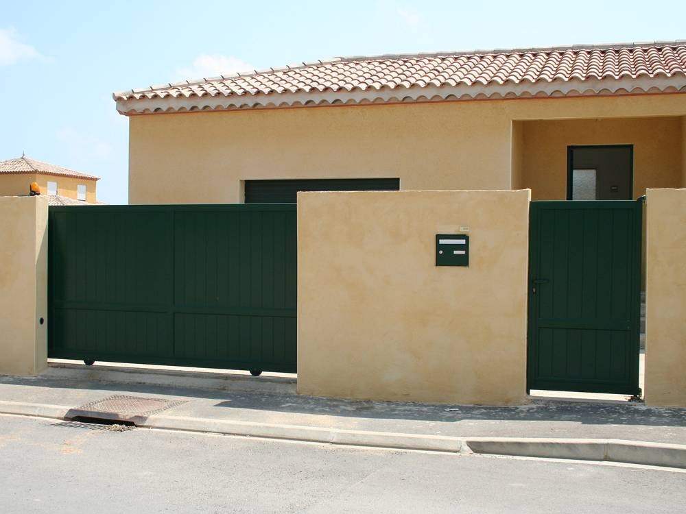 Puerta corredera modelo  ARAVIS ciega en color verde