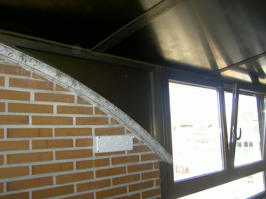 Cerramiento de panel sandwich