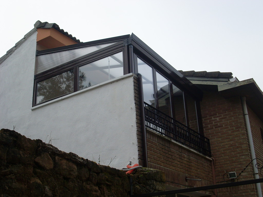 Cerramiento con techo móvil