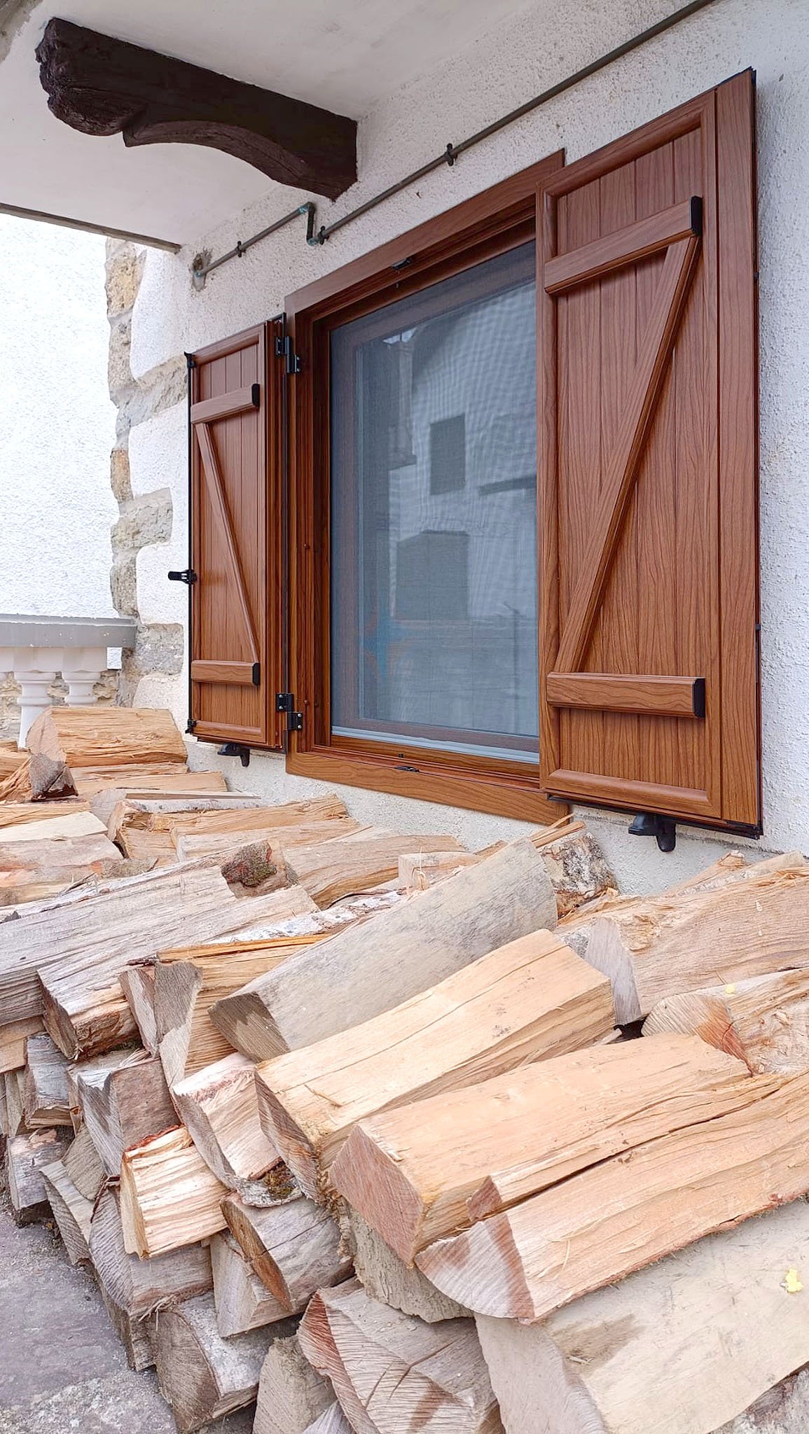 Contraventanas de aluminio rústicas en Navarra
