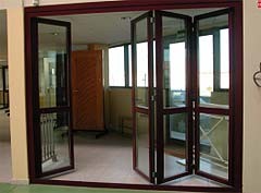 Puerta plegable de aluminio