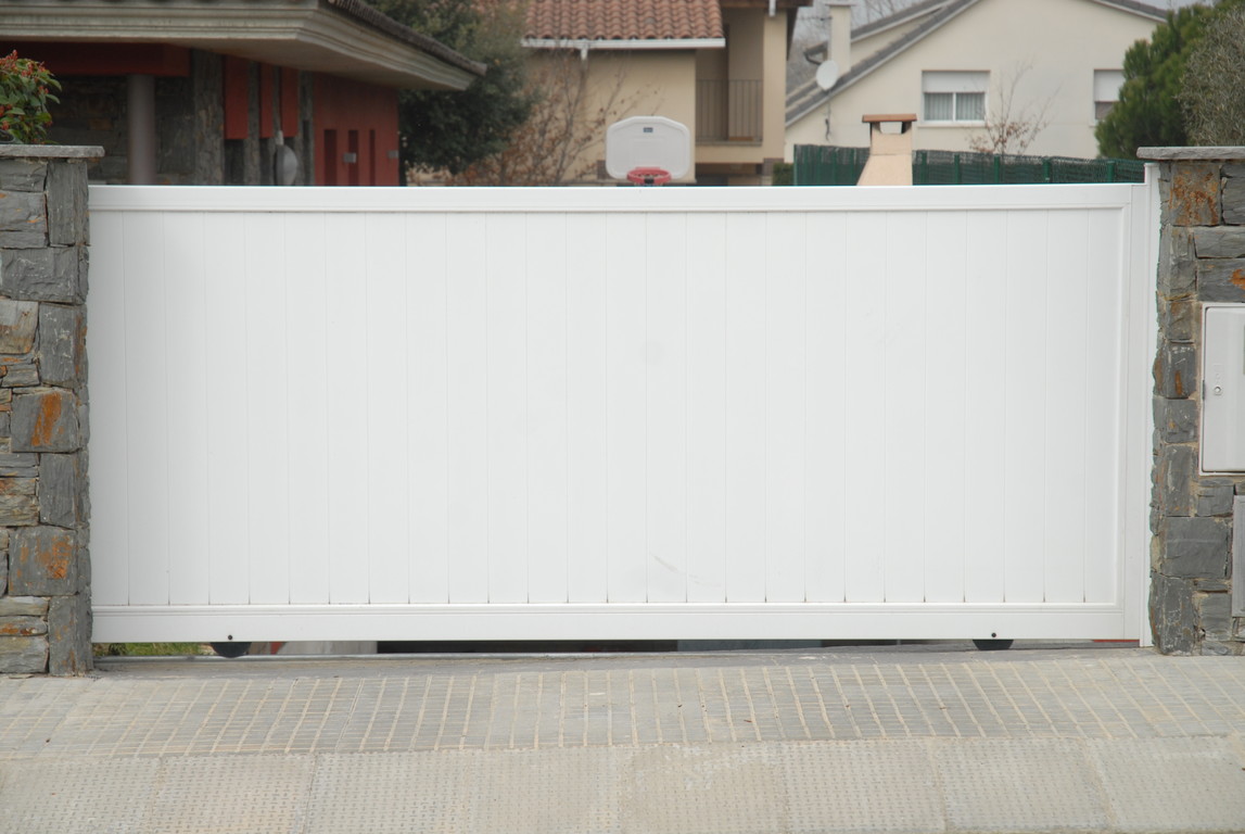 Puerta corredera modelo  ARAVIS ciega en color blanco