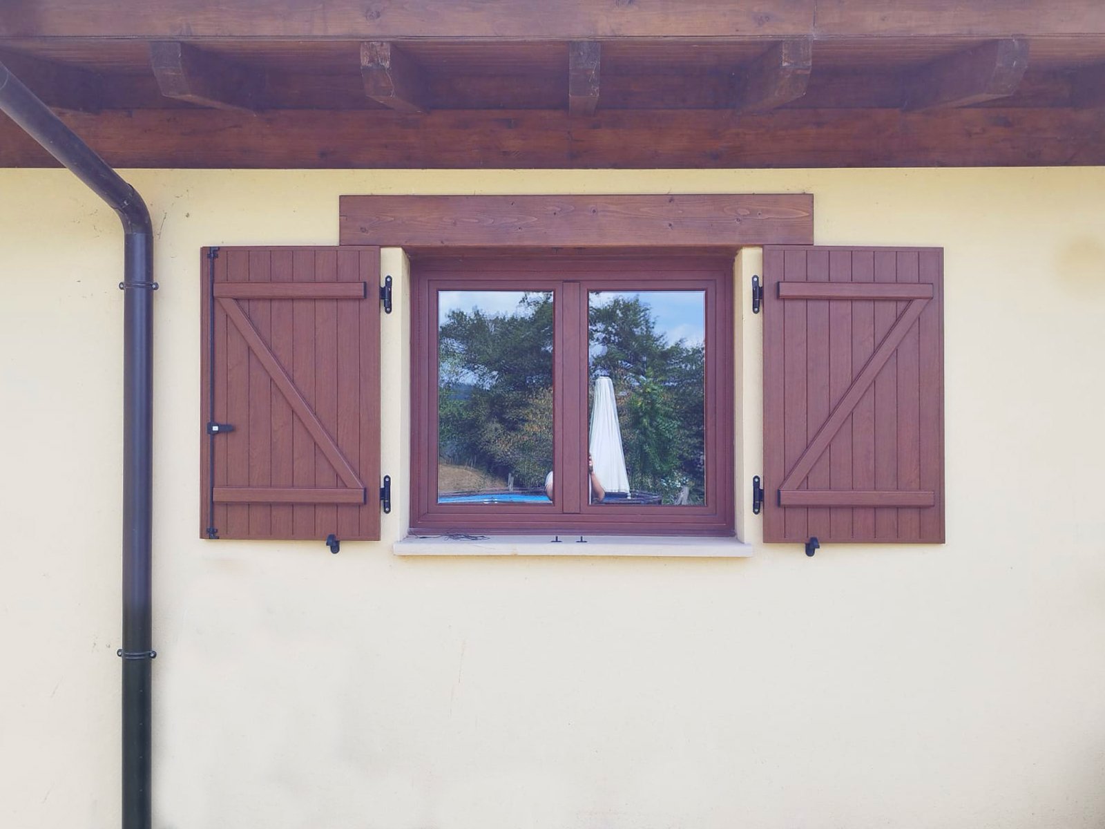 Contraventanas rústicas de aluminio Vizcaya