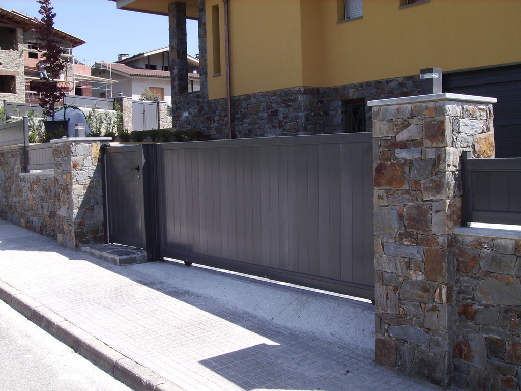 Puerta corredera modelo  ARAVIS ciega en color gris