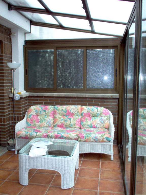 Techo móvil con cierres en correderas