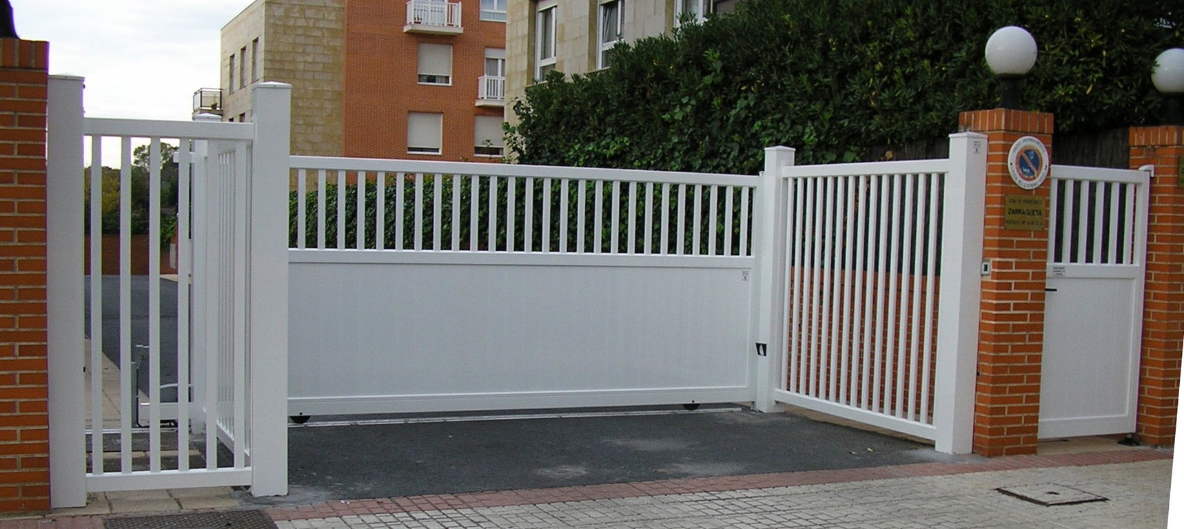 Puerta seccional corredera motorizada