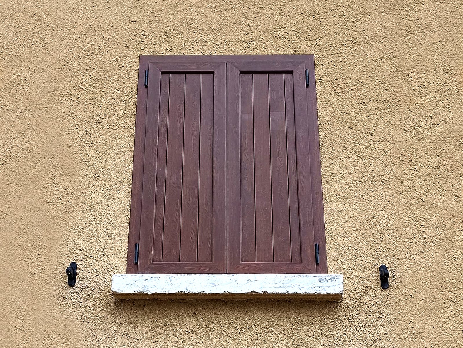 Contraventanas rústicas madera aluminio