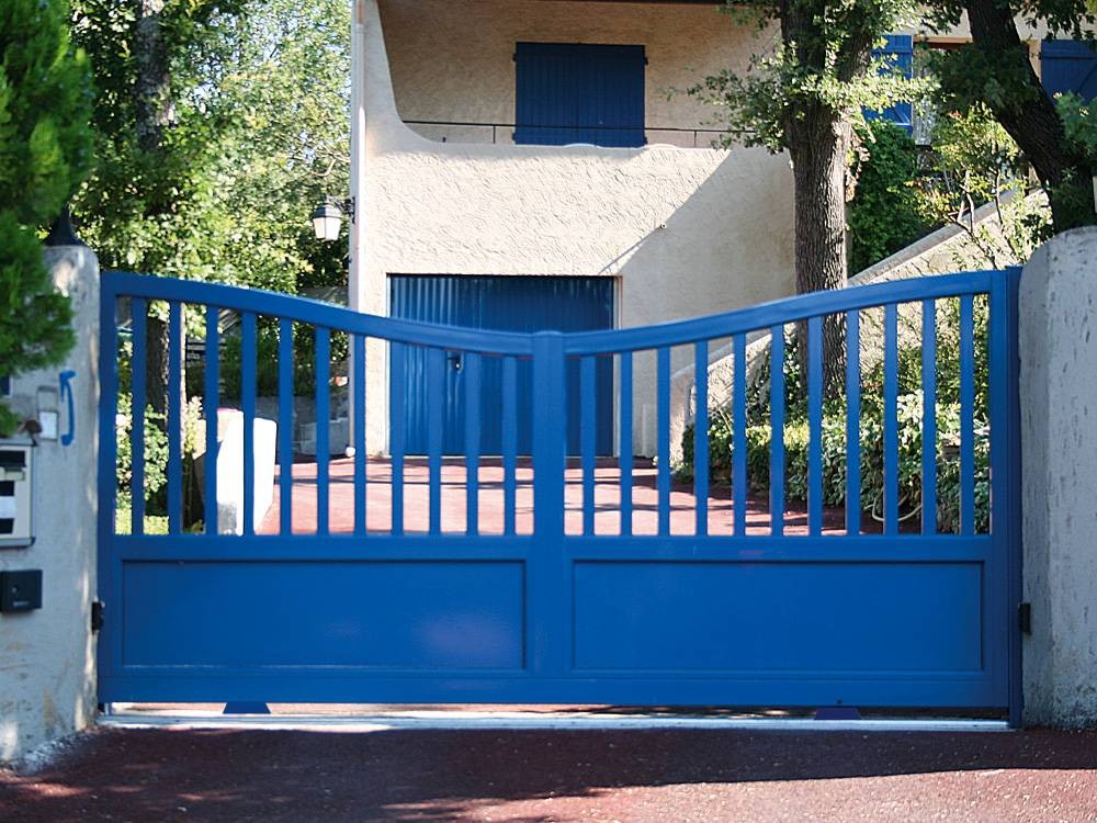 Puerta corredera modelo TAHITÍ mixta en color azul