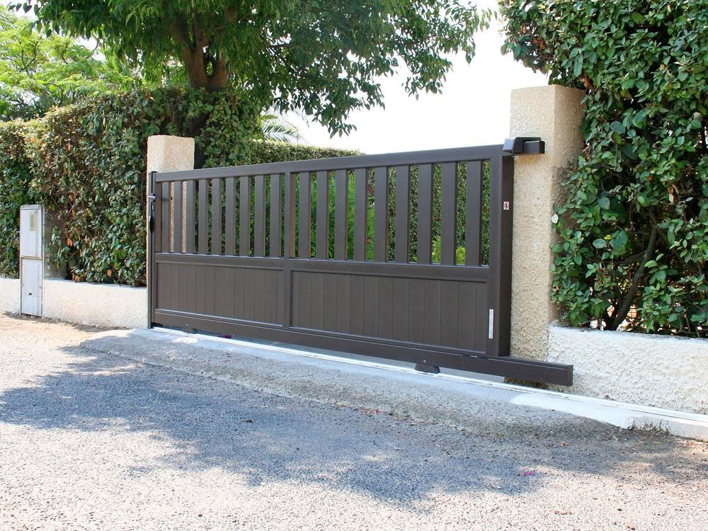 Puerta corredera modelo  ARAVIS mixta en color marrón