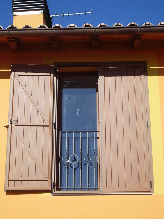 Contraventana rústica en Biurrun, Navarra