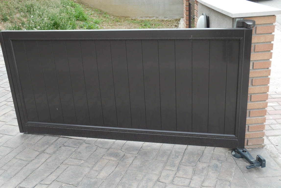 Puerta seccional de aluminio