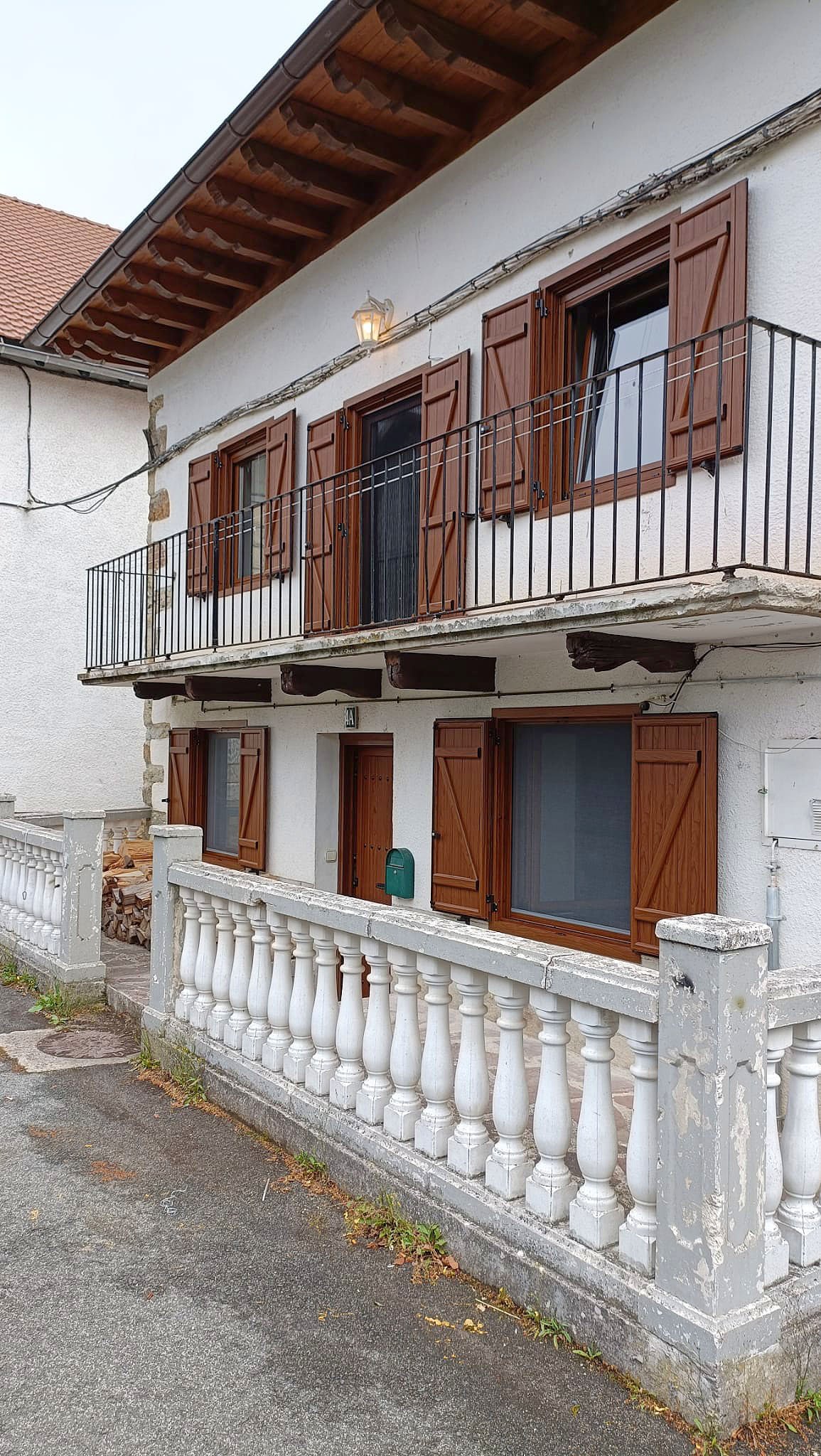 Ventanas, contraventanas y mosquiteras rústicas de aluminio en Navarra