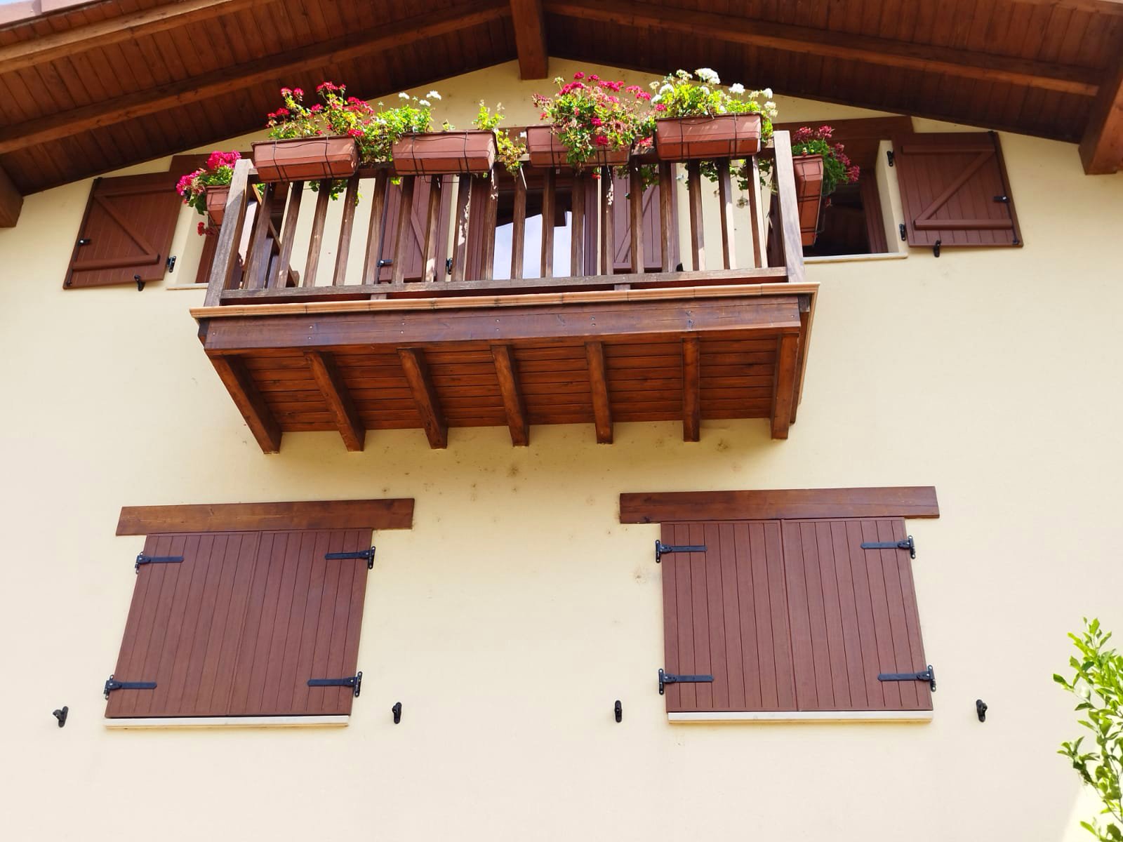 Contraventanas rústicas de aluminio en Igorre Vizcaya