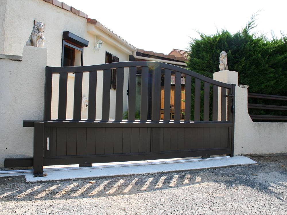 Puerta corredera modelo TAHITÍ mixta en color marrón