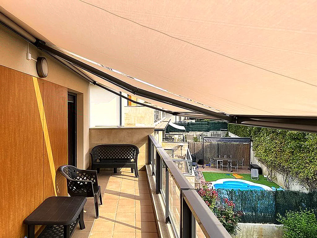 Toldos con cofre para terraza en Zizur