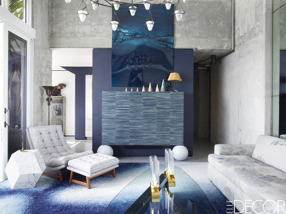 meuble télé de marqueterie de paille de seigle réalisé à Toulouse dans notre atelier de marqueterie de paille