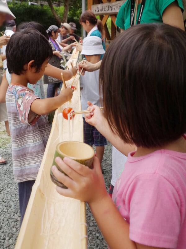 竹を使った本格的なそうめん流しをお楽しみください♪
