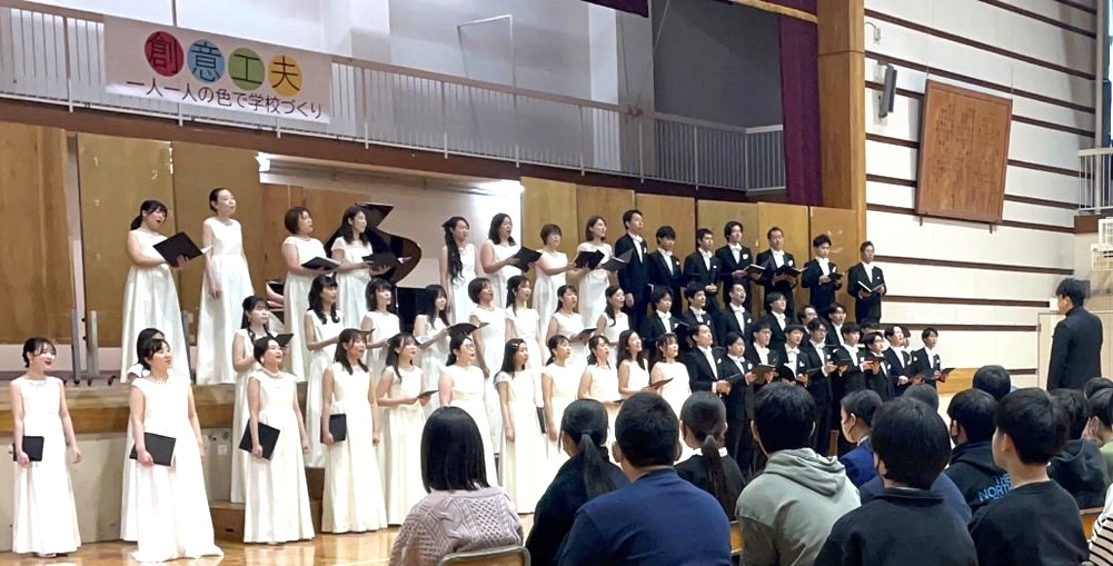 府中第九中学校で演奏しました♪