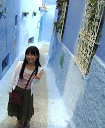 モロッコの青い街シャウエンで、何色の服を着たら写真映えするかを迷ったら？を説明したブログです　実加